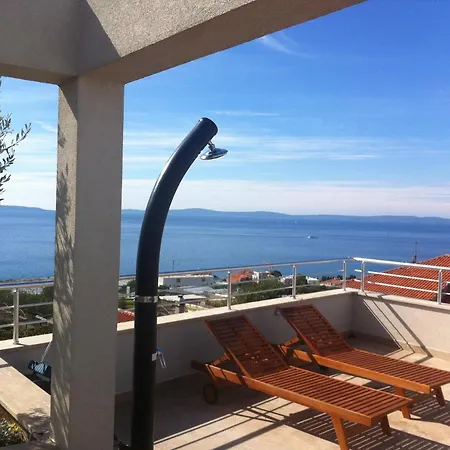 Penthouse Dolo, Free Parking Σπλιτ