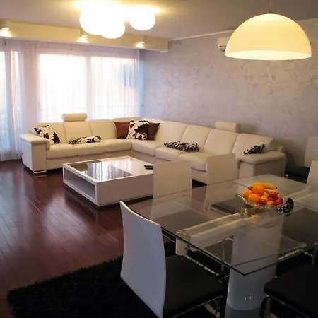 Penthouse Dolo, Free Parking Apartment
